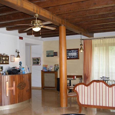 פסקיארה דל גארדה Hotel Johnson מראה חיצוני תמונה