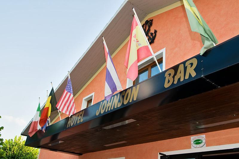 פסקיארה דל גארדה Hotel Johnson מראה חיצוני תמונה