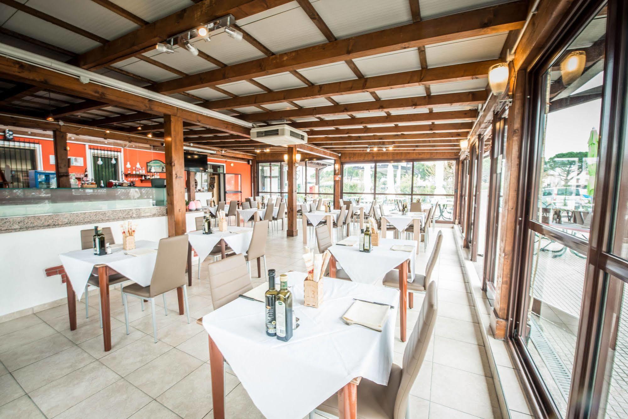 פסקיארה דל גארדה Hotel Johnson מראה חיצוני תמונה